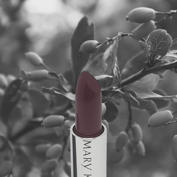 Crushed Berry Gel Semi-Matte Lipstick - Mary Kay - Picture 3 of 5